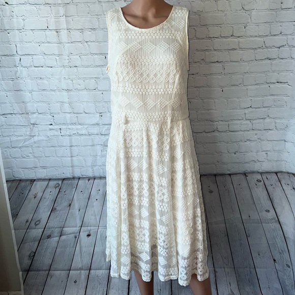 Sharagano Dresses & Skirts - Sharagano White & Cream Floral long sleeve less dress size 12